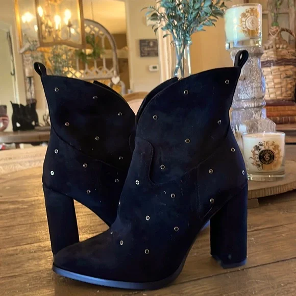 Atalina Black suede studded Booties Size 9 - Picture 1 of 5